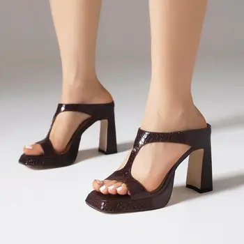 Veľká veľkosť Nadrozmerná Veľké veľkosti sandále pre ženy a dámy Štvorcové prst hrubé päty hrubé jediným sandále s minimalistický dizajn